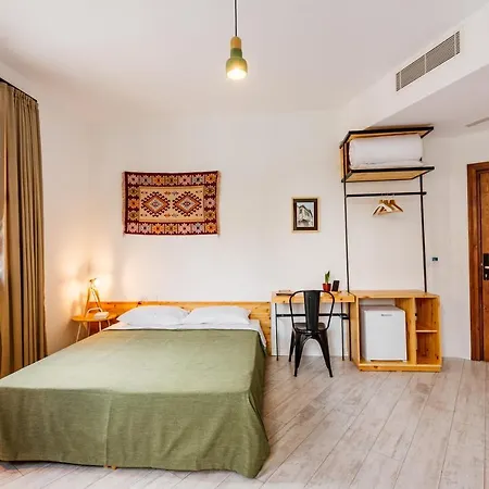Hotel Djumba & Cafe 3*