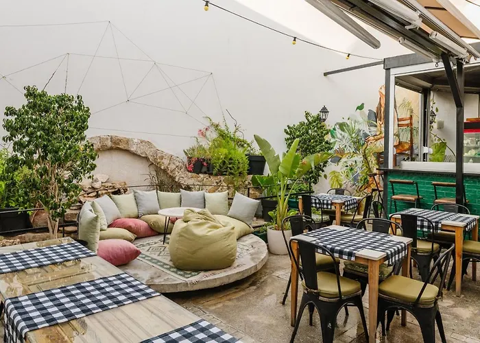 Djumba & Cafe 酒店