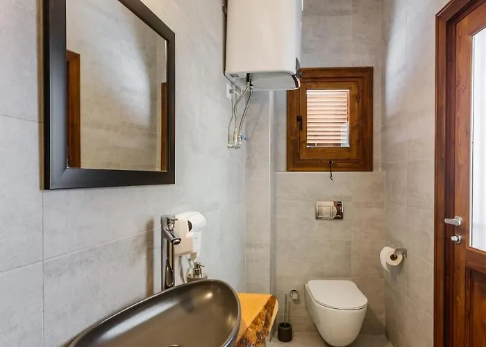 Djumba & Cafe 酒店 3*