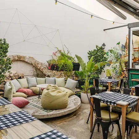 Djumba & Cafe 酒店