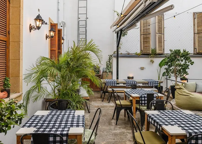 Готель Djumba & Cafe Нікосія