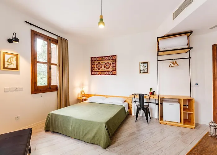 Djumba & Cafe Готель